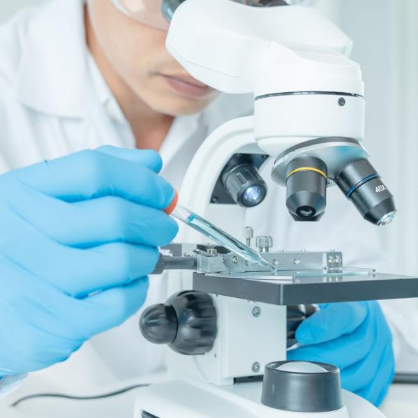 lab tech using a microscope 