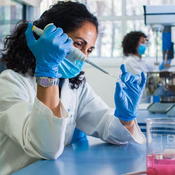 img of a woman working in a lab