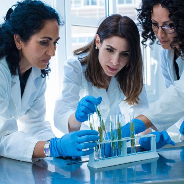 women lab techs